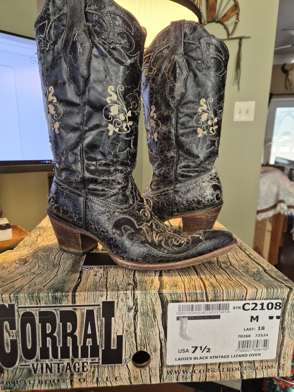 Corral Black Leather Cowboy Boots with Cream Embroidery And Lizard Inlay